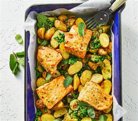 Gebakken zalm met courgette en doperwtjes