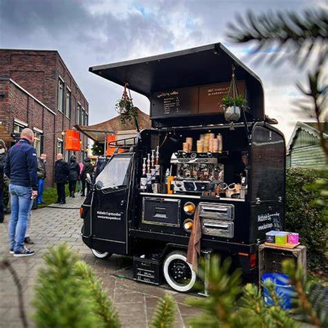 Mobiele koffietruck op evenement