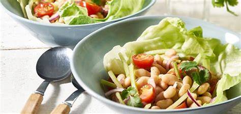 Witte bonensalade met tomaat avocado koriander