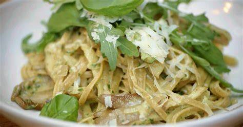 Romige pesto pasta met oesterzwammen