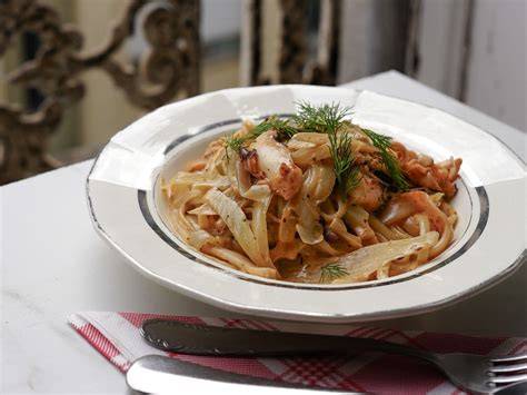 Romige pasta met zeekat en venkel