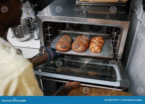 Ambachtelijke bakkerij met brood uit de oven