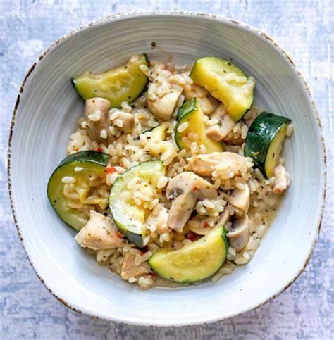 Gebakken rijst met courgette champignons