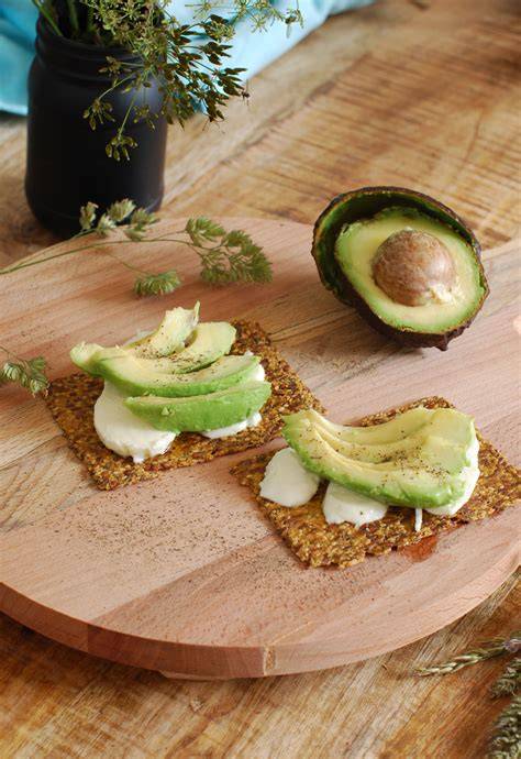 Avocado mozzarella crackers lunch
