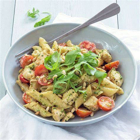 Pasta pesto met kip en groenten