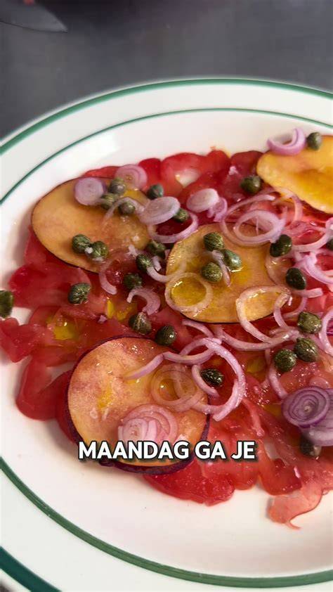 Tomatencarpaccio met ansjovis en kaas