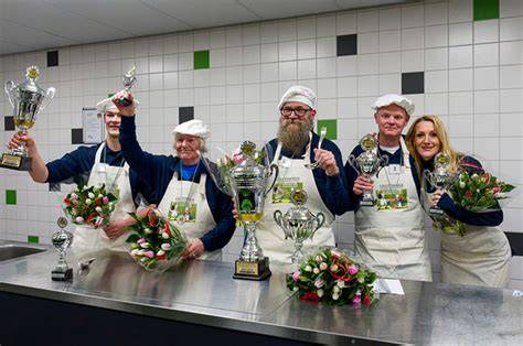 WK snert koken in professionele keuken
