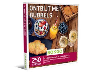 Ontbijt met bubbels aan zee