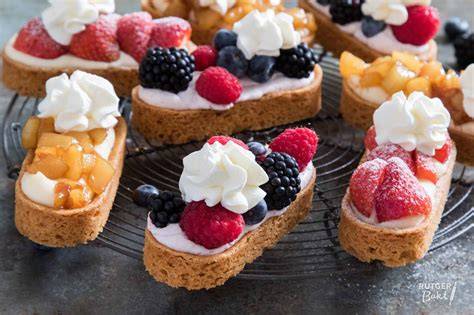 mini sloffen en kleine gebakjes