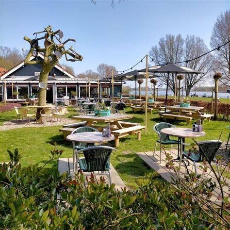 Hotelterras aan de Oude Maas