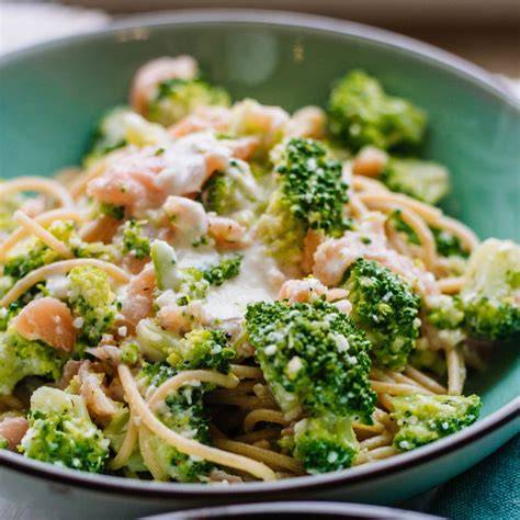 Spaghetti met broccoli en krokant katenspek