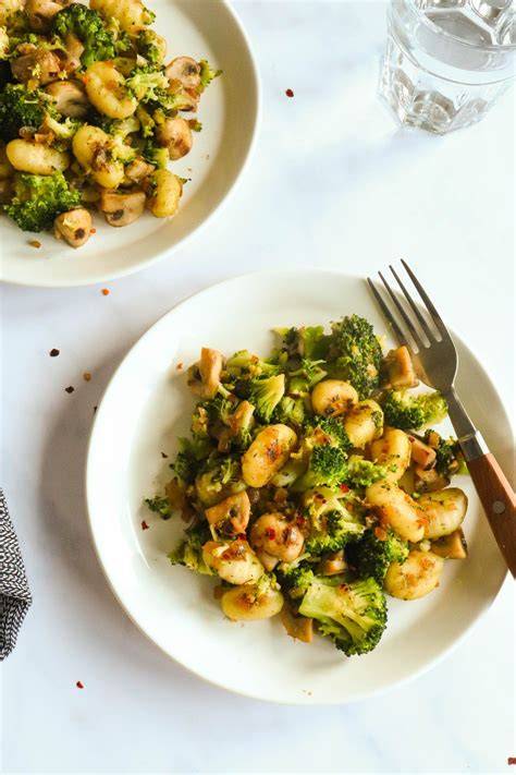 Gnocchi met broccoli champignons roomsaus