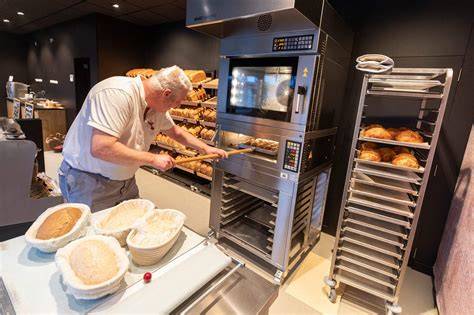 Ambachtelijke bakkerij met taart en brood