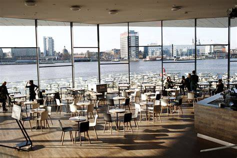 Eye Bar Restaurant uitzicht over IJ