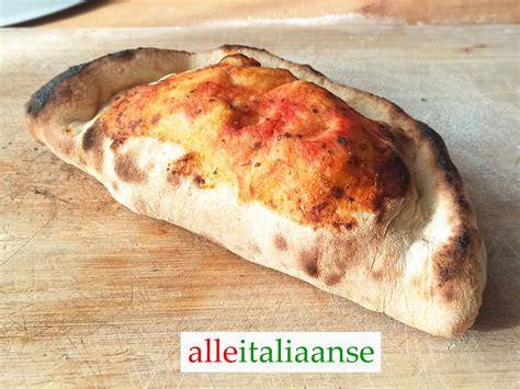 Gevulde calzone pizza met kaas