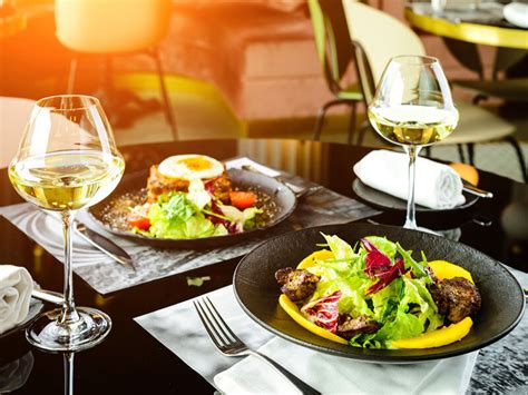 Gezellig diner voor twee aan tafel
