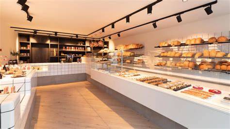 Interieur bakkerij met koffiehoek