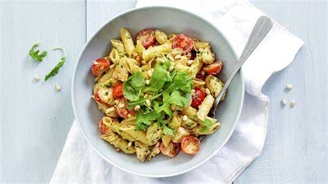 Pasta pesto met spek en tomaat