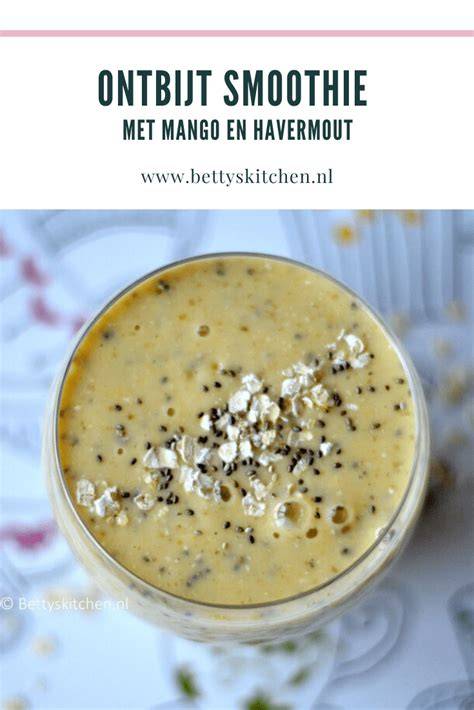 Romige mango banaan ontbijtsmoothie