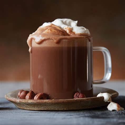 Warme chocolademelk met gesmolten chocolade