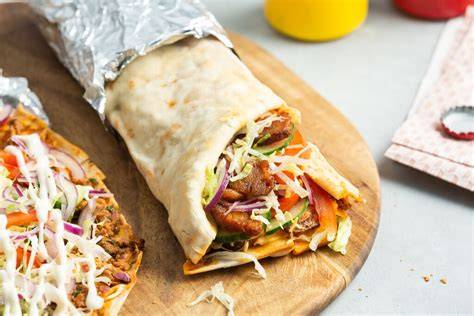Turkse pizza met salade en döner