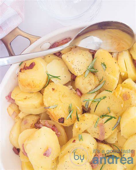 Goudbruine gebakken aardappels met ui