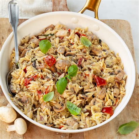 Orzo aanbakken in pan met olijfolie