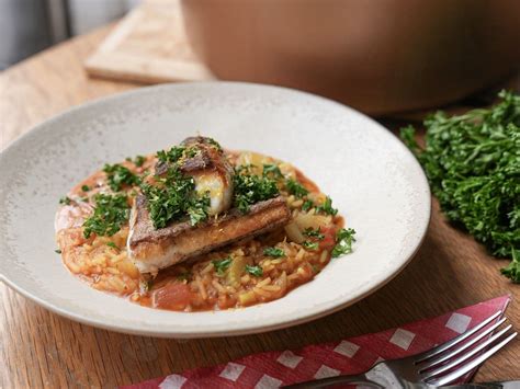Gebakken rode poon met tomatenrijst