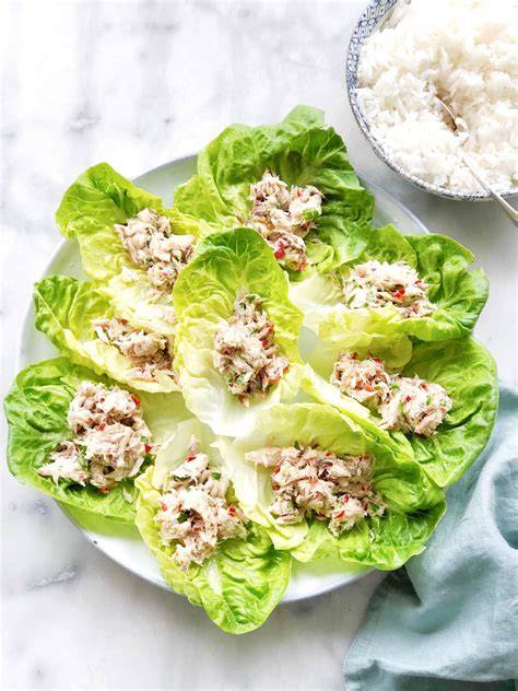 Aziatische sla wraps met gerookte makreel