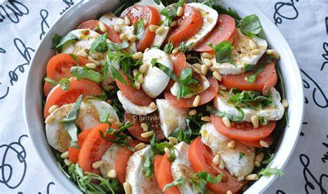 Italiaanse salade met tomaat mozzarella