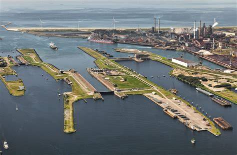 Haven en sluizen van IJmuiden