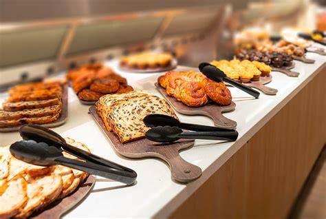 Ontbijtbuffet in hotelrestaurant
