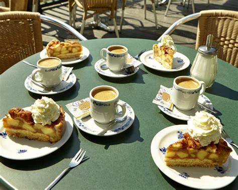 koffie met huisgemaakt gebak in Voorthuizen