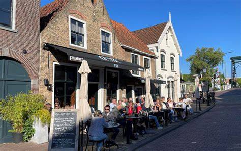 terras en grand-café aan Kerkstraat Voorthuizen