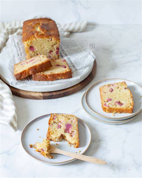 Plak rabarbercake met yoghurt