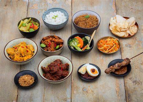 Indonesische rijsttafel met atjar