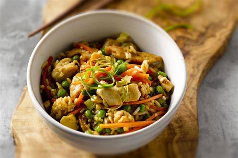 Slowcooker bloemkool nasi met kip en groenten