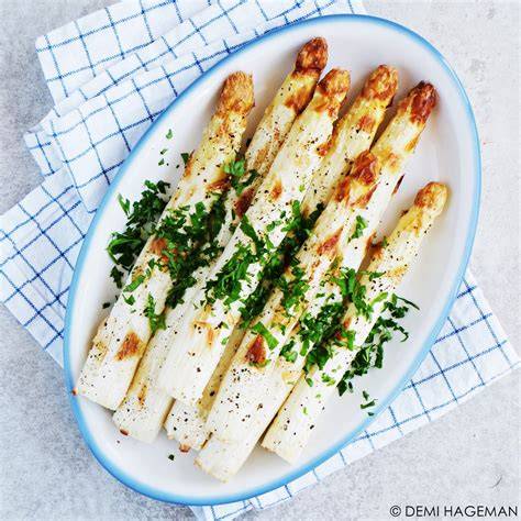 Witte asperges met Parmezaankorst uit oven